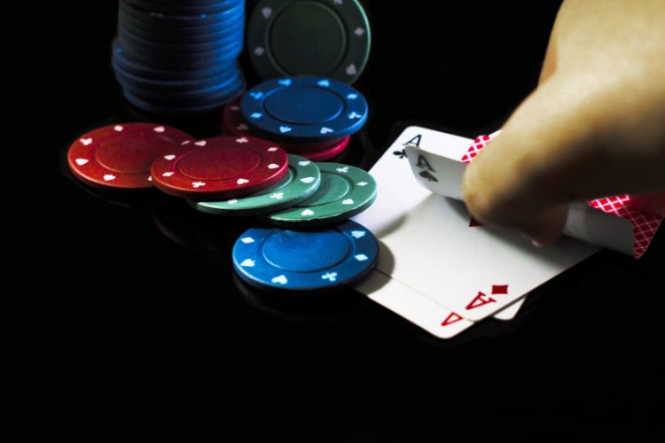 Vad ska man tänka på när man köper pokermarker?